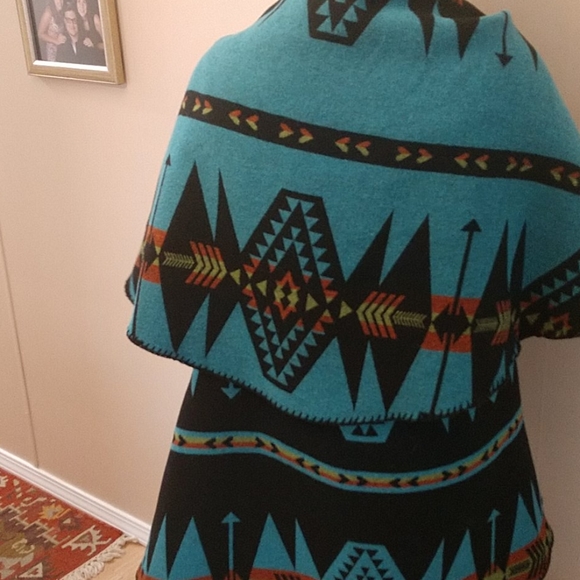 Reversible Southwestern Style Poncho one size fits - Picture 3 of 8